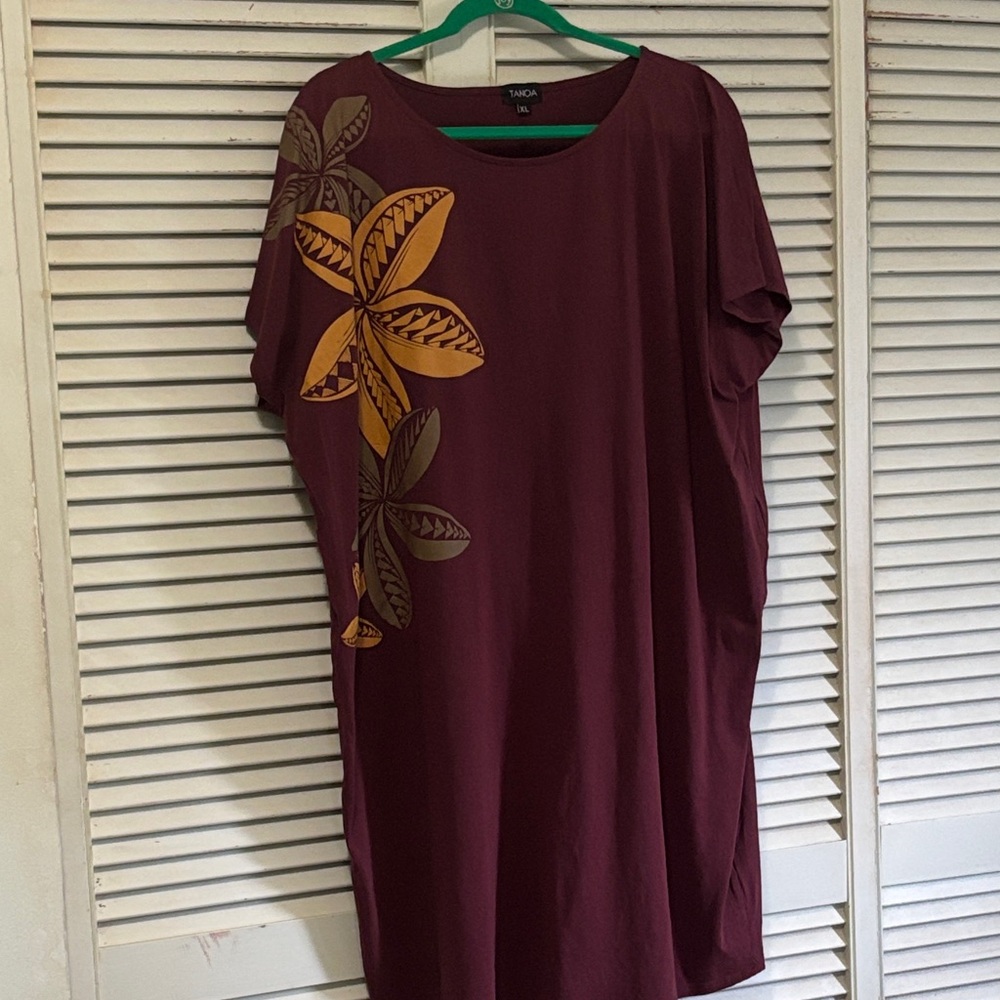 TANOA Hawaiian designer label Burgundy midi dress with Floral Pattern